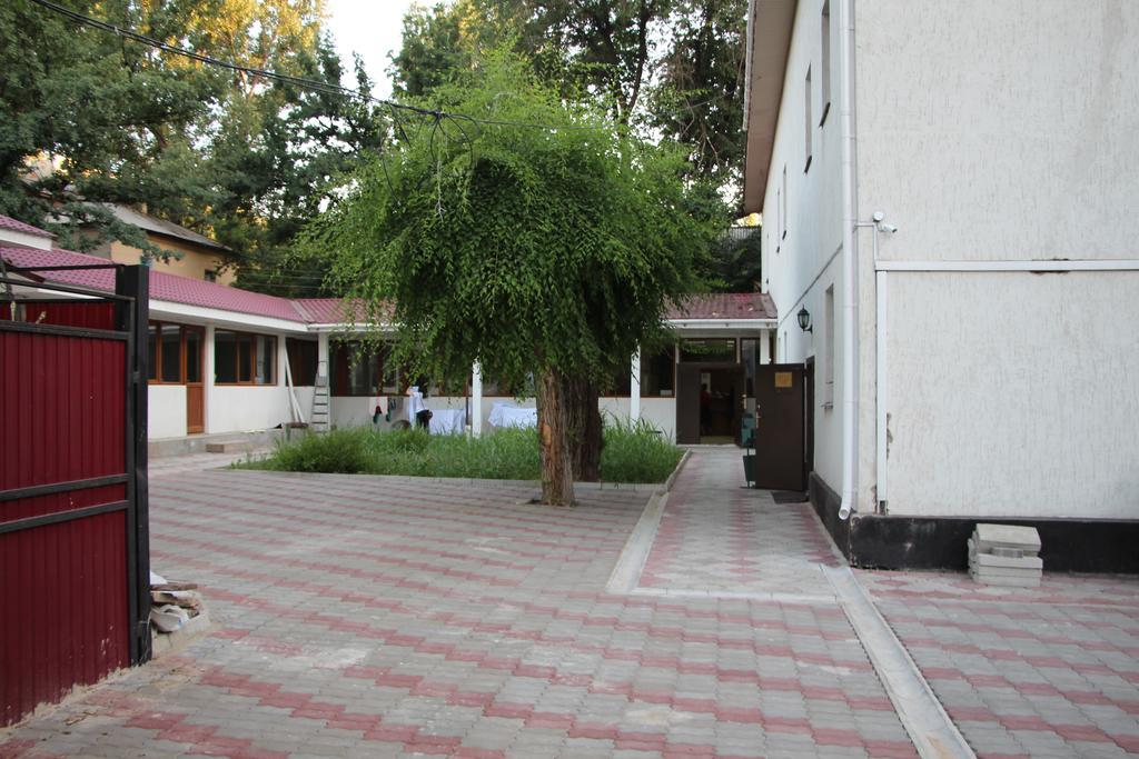 Fiveseasons Hostel Almatî Exterior foto