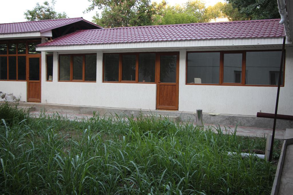 Fiveseasons Hostel Almatî Exterior foto
