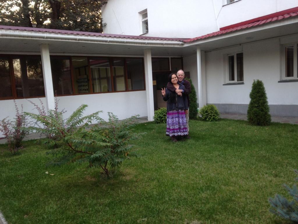Fiveseasons Hostel Almatî Exterior foto