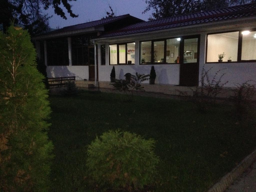 Fiveseasons Hostel Almatî Exterior foto