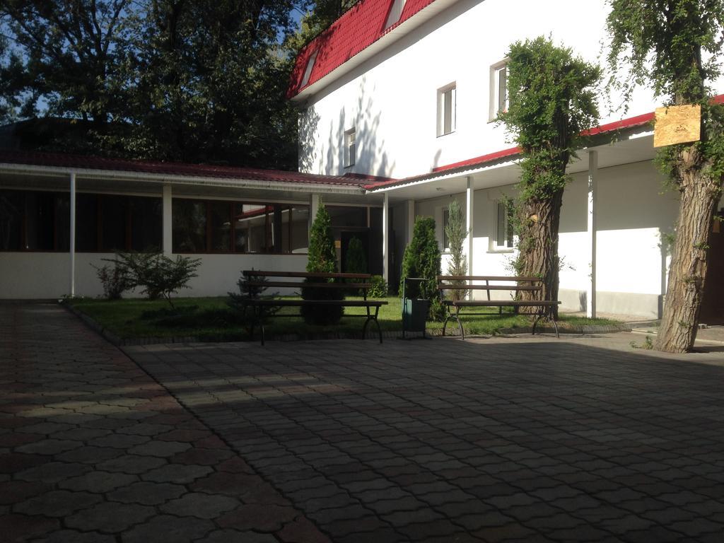 Fiveseasons Hostel Almatî Exterior foto